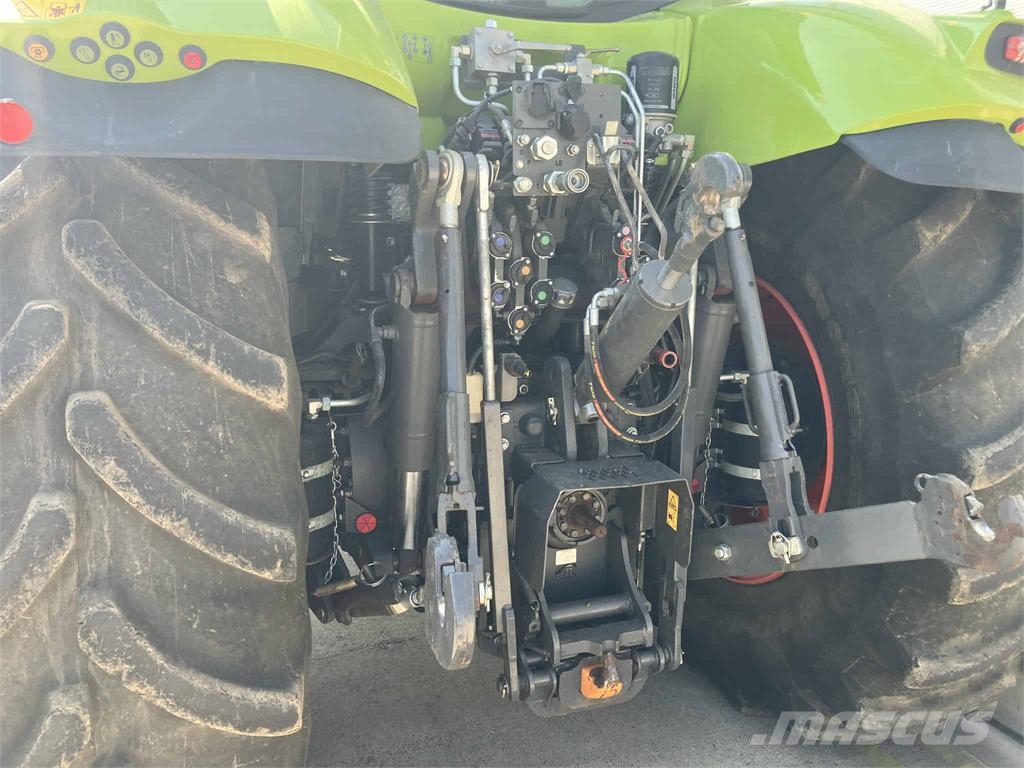 CLAAS Axion 870 Tractors