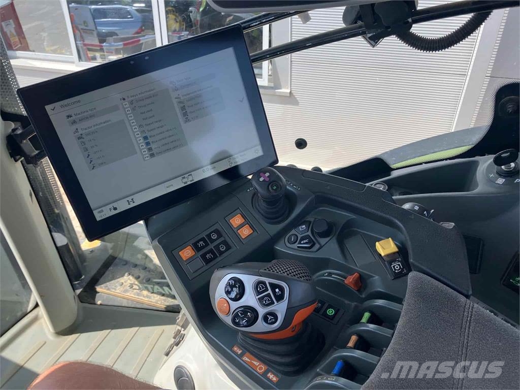 CLAAS Axion 870 Tractors