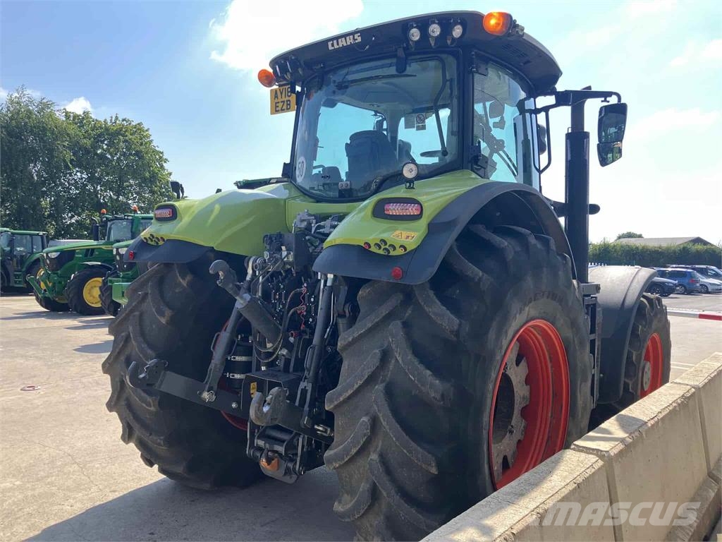 CLAAS Axion 870 Tractors