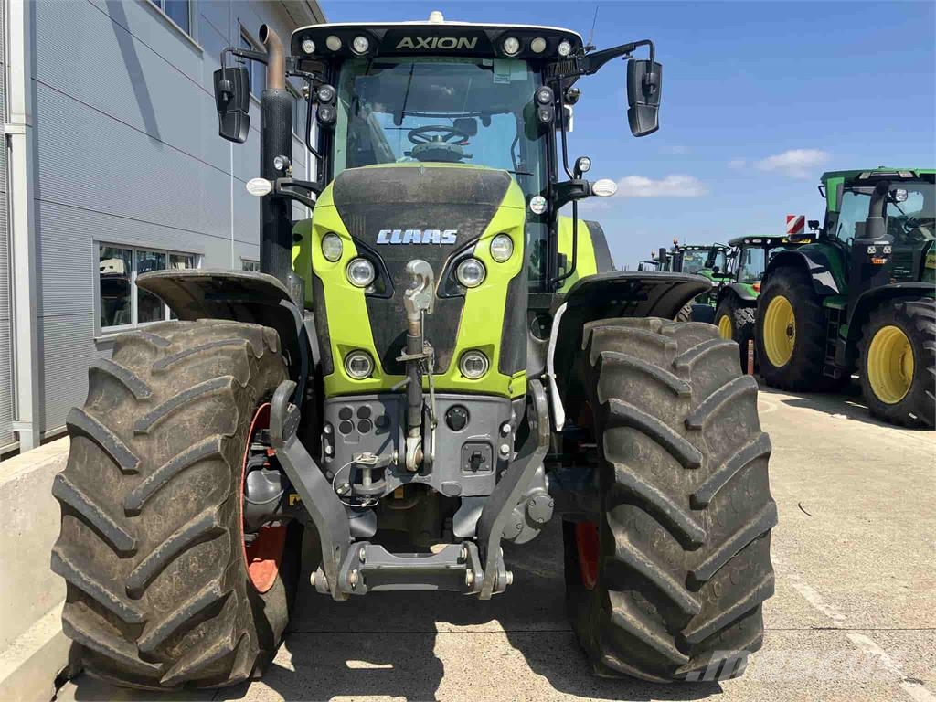 CLAAS Axion 870 Tractors