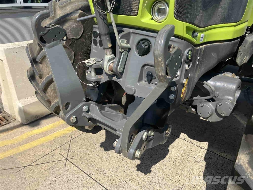 CLAAS Axion 870 Tractors