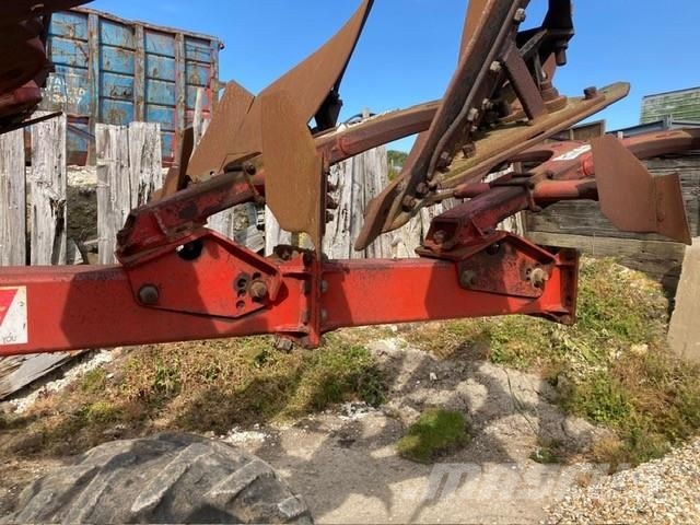  George Besson SPB9 Reversible ploughs