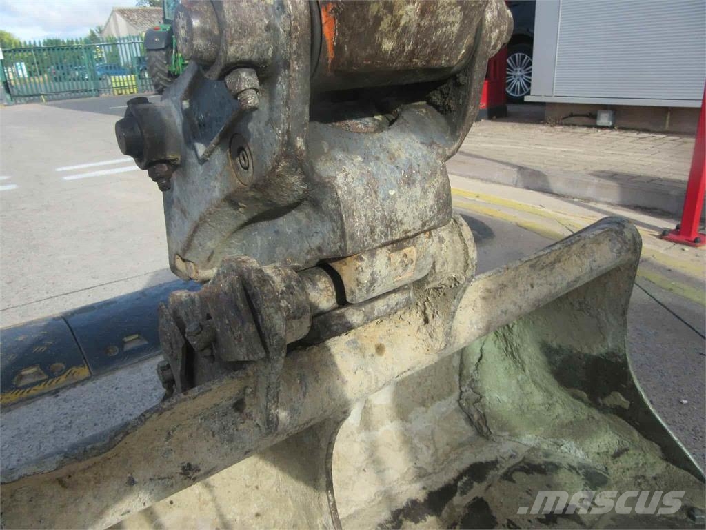 Hitachi ZX33U-5A Raupenbagger