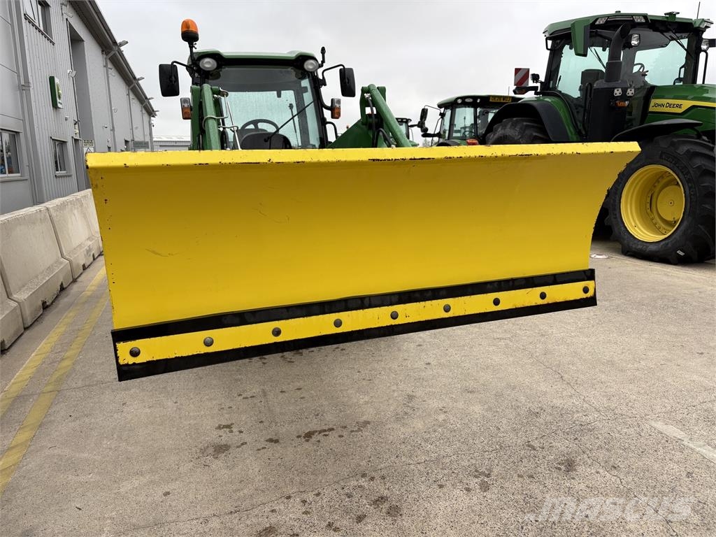 Howard Marshall Snow Plough طاردات