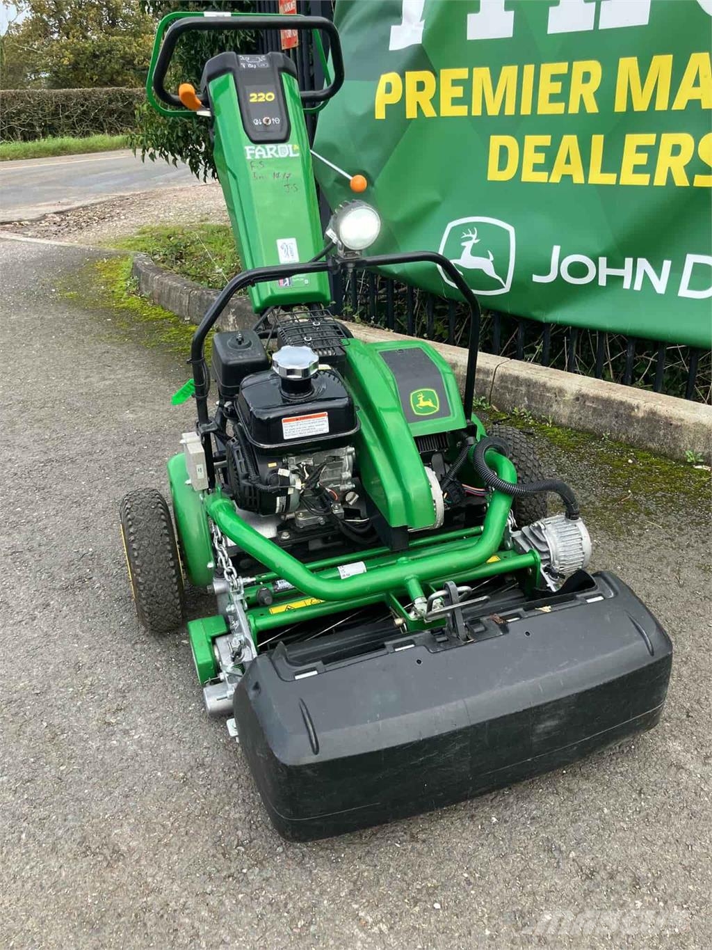 John Deere 220E Hybrid Greens Mower Motokultivator kosilice