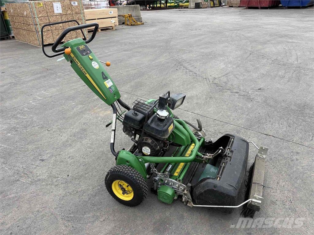 John Deere 220E Hybrid Greens Mower Walk-behind косилка