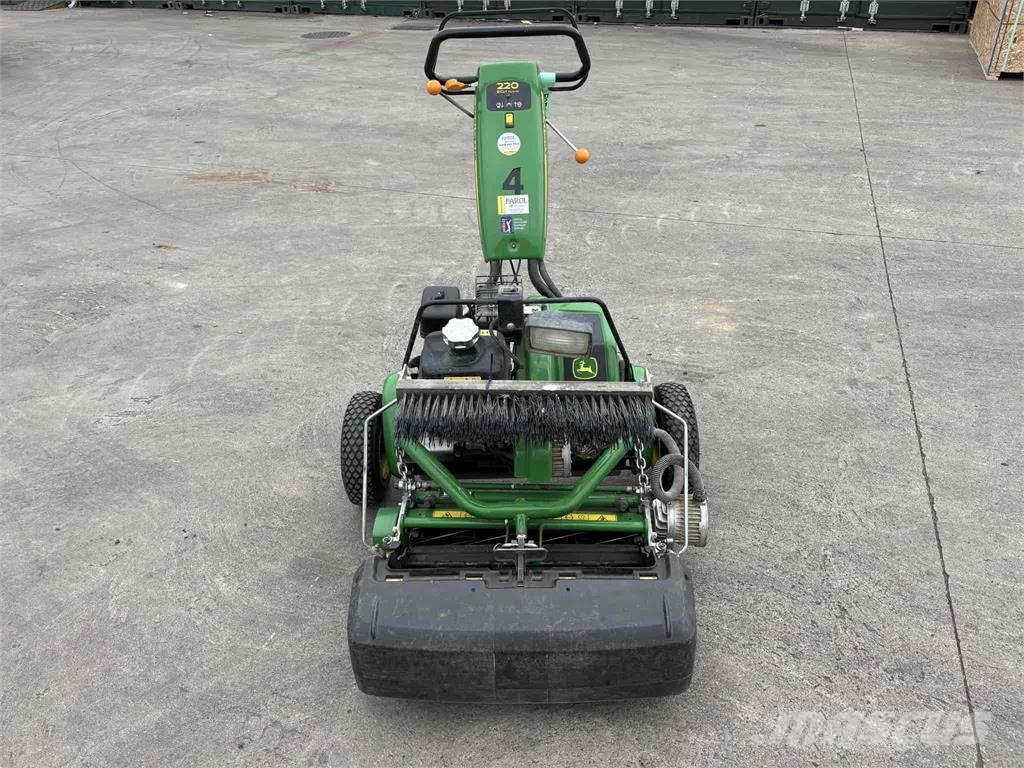 John Deere 220E Hybrid Greens Mower Walk-behind косилка