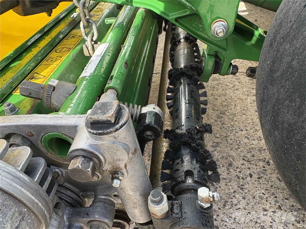 John Deere 2750E Hybrid Tosaerba a spinta