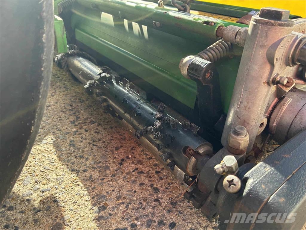John Deere 2750E Hybrid Tosaerba a spinta