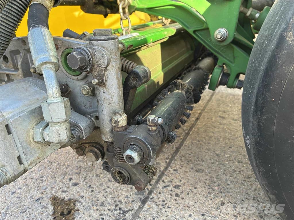 John Deere 2750E Hybrid Walk-behind косилка