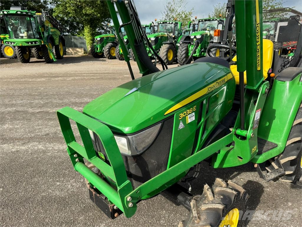 John Deere 3038E 소형 트랙터