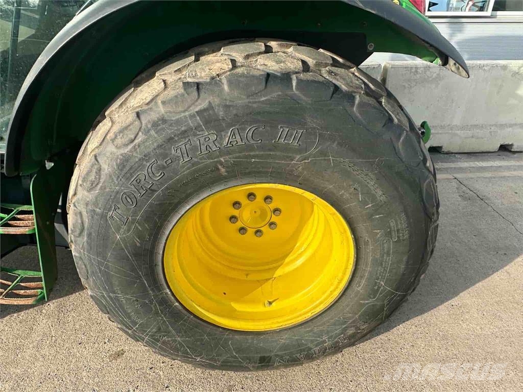 John Deere 5100M الجرارات