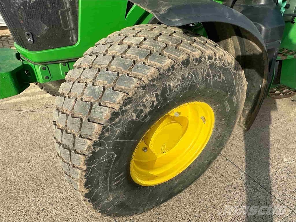 John Deere 5100M الجرارات