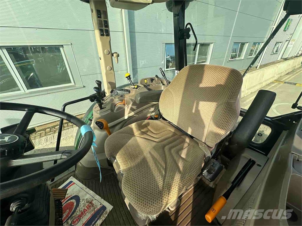 John Deere 5100M الجرارات