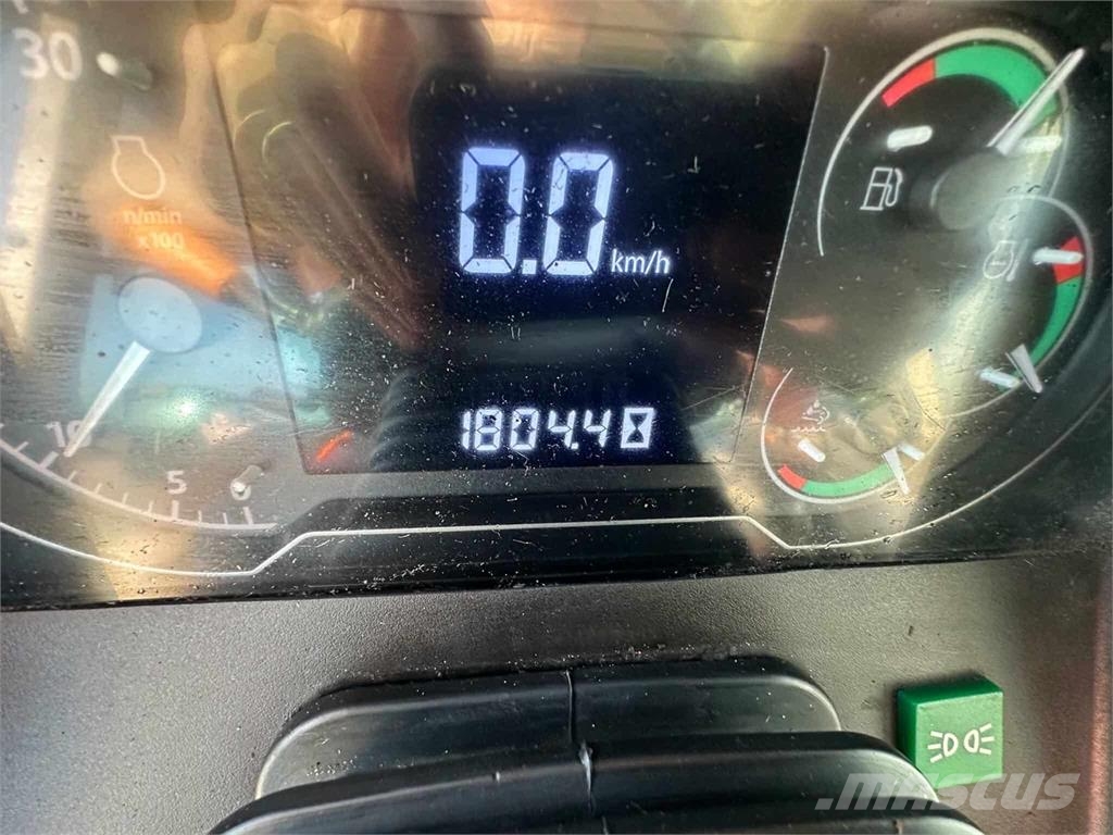 John Deere 5100M الجرارات