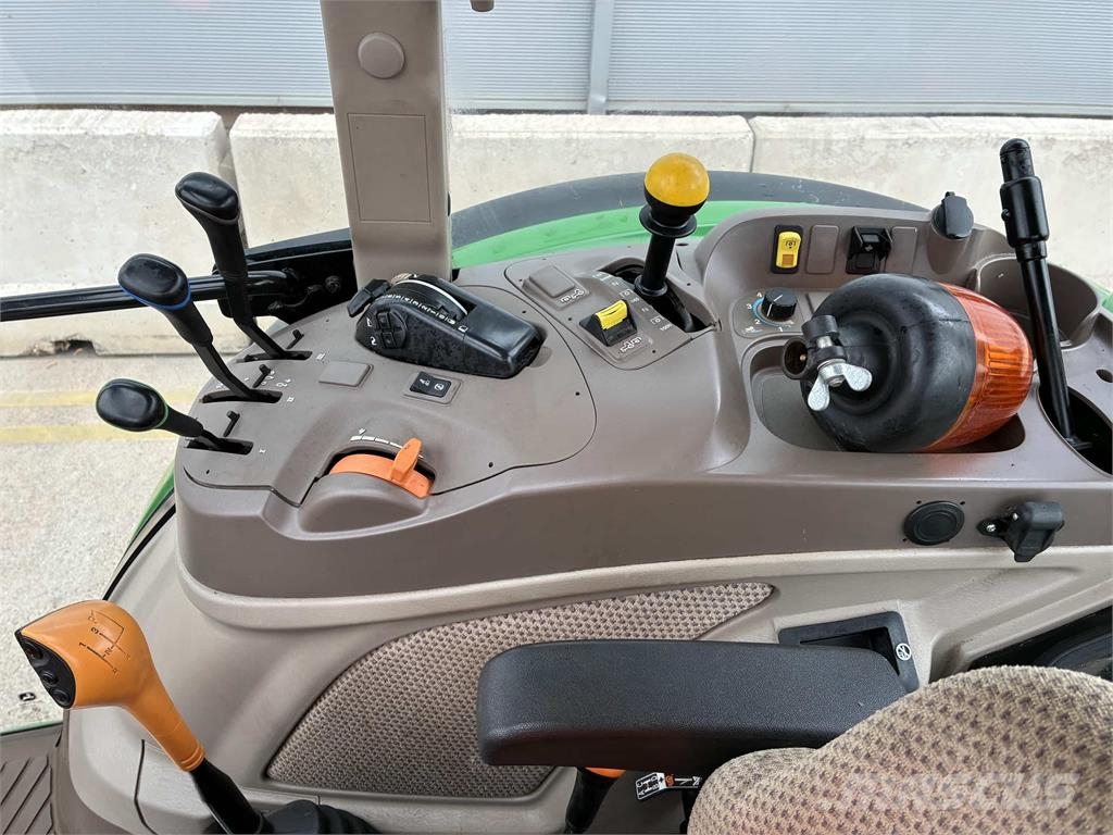 John Deere 5100M Traktori