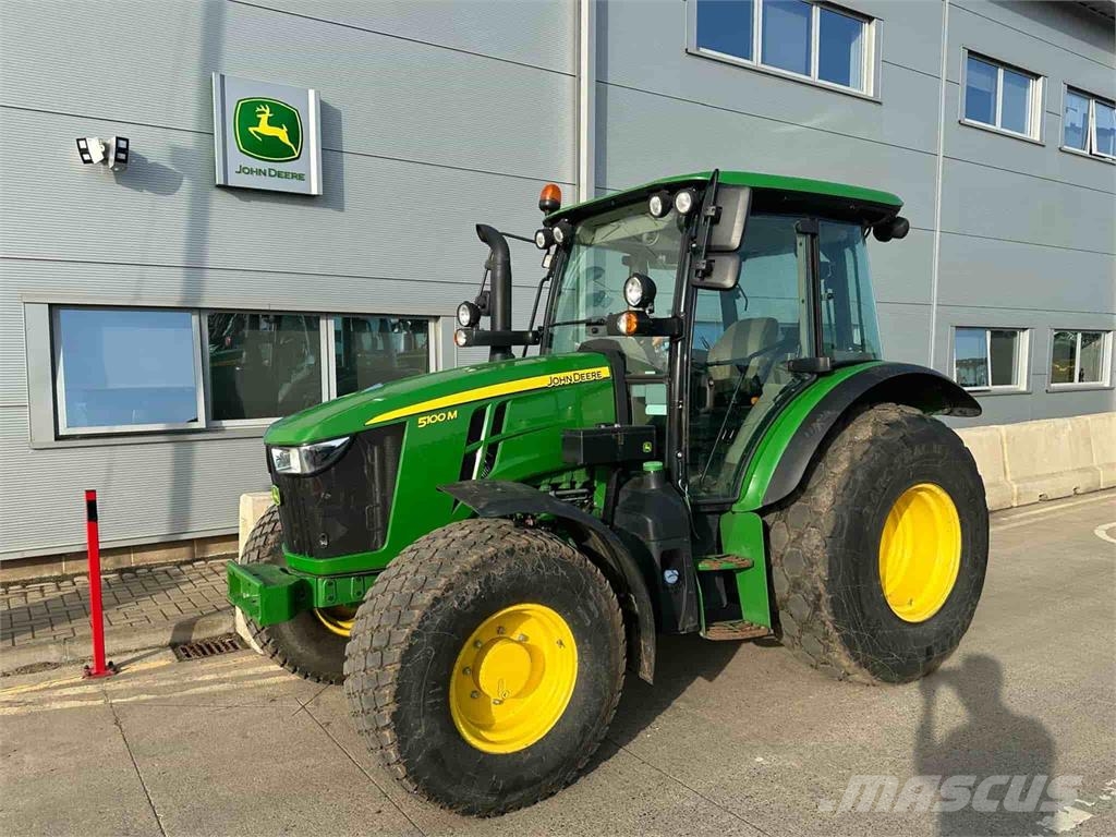 John Deere 5100M الجرارات