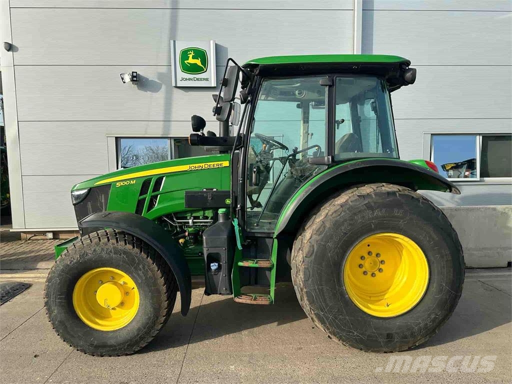 John Deere 5100M الجرارات