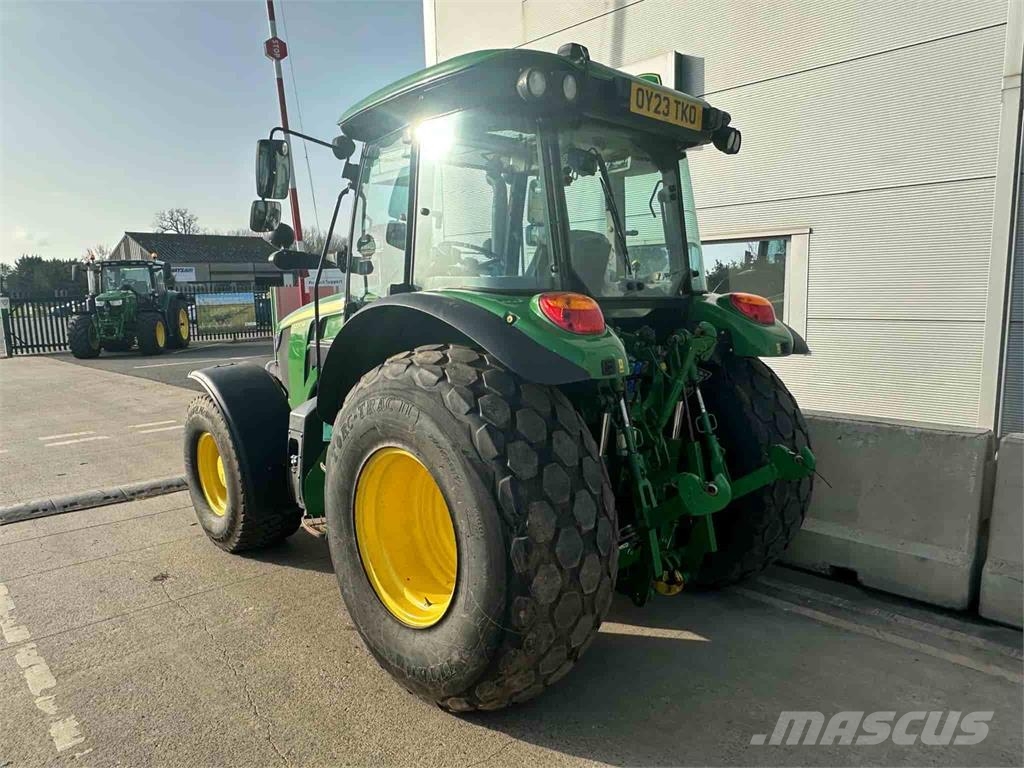 John Deere 5100M الجرارات