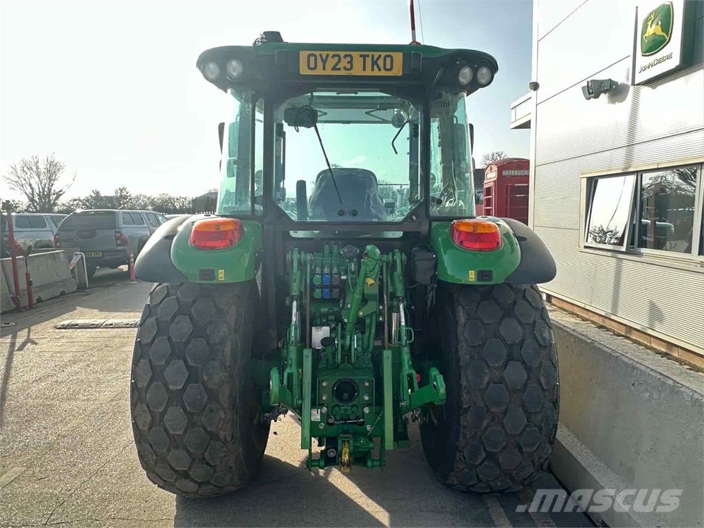 John Deere 5100M الجرارات