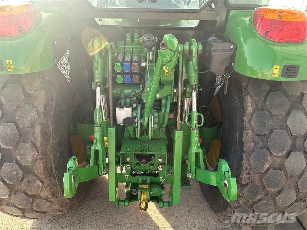 John Deere 5100M الجرارات