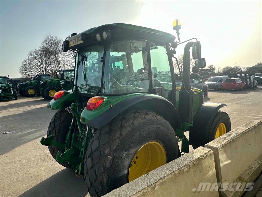 John Deere 5100M الجرارات