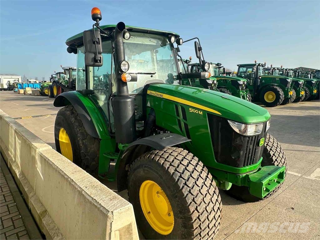 John Deere 5100M الجرارات