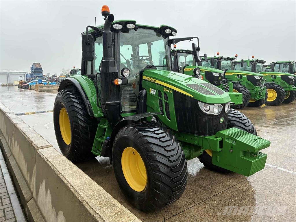 John Deere 6100M الجرارات