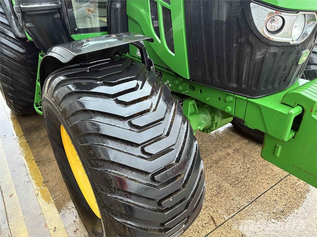John Deere 6100M الجرارات