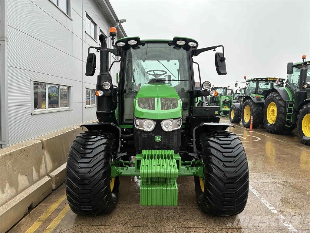 John Deere 6100M الجرارات