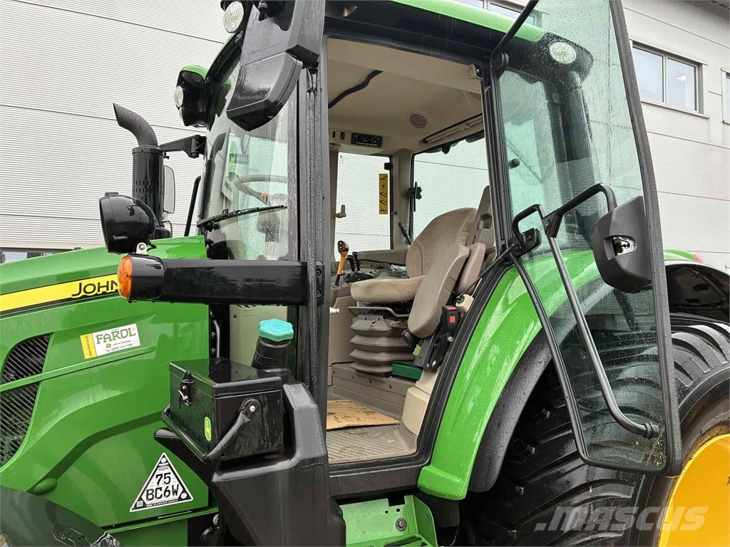 John Deere 6100M الجرارات