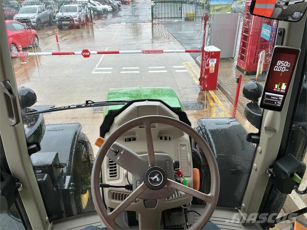 John Deere 6100M الجرارات