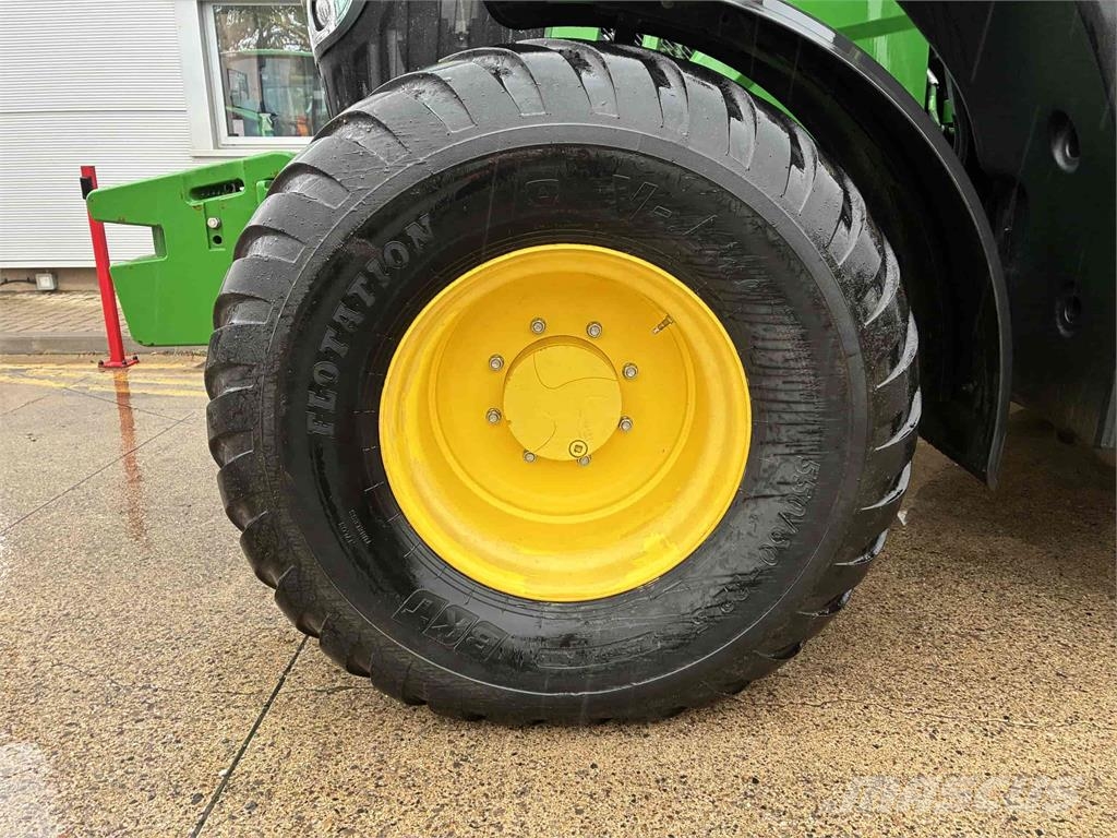 John Deere 6100M الجرارات