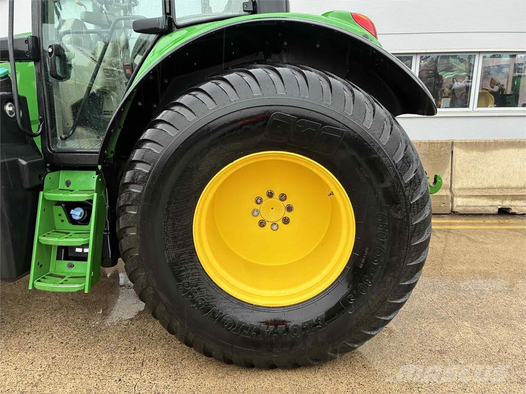 John Deere 6100M الجرارات