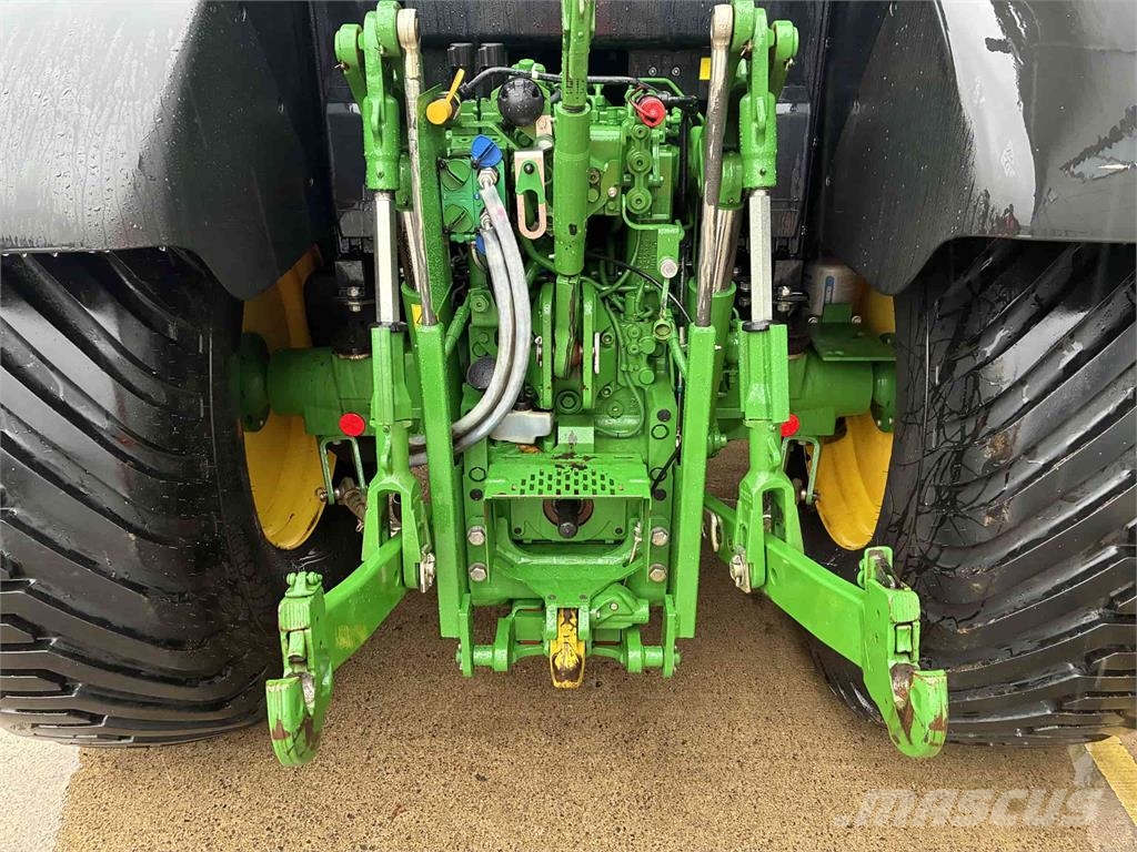 John Deere 6100M الجرارات