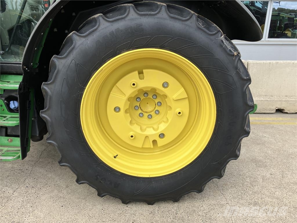 John Deere 6120M الجرارات
