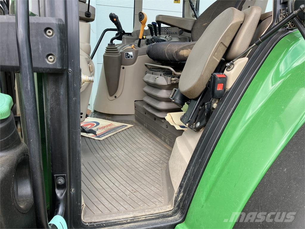 John Deere 6120M الجرارات