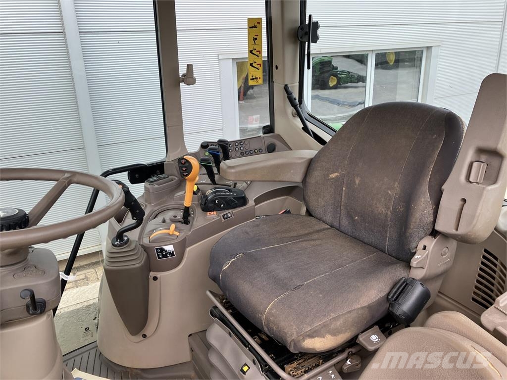John Deere 6120M الجرارات