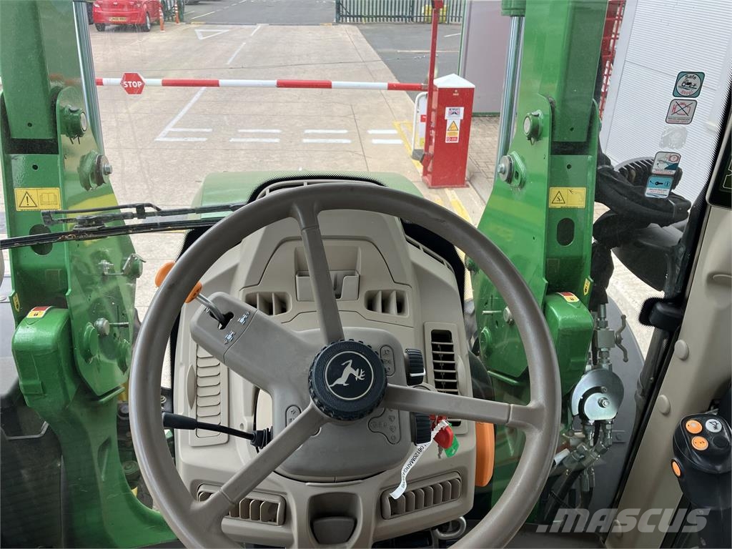 John Deere 6120M الجرارات