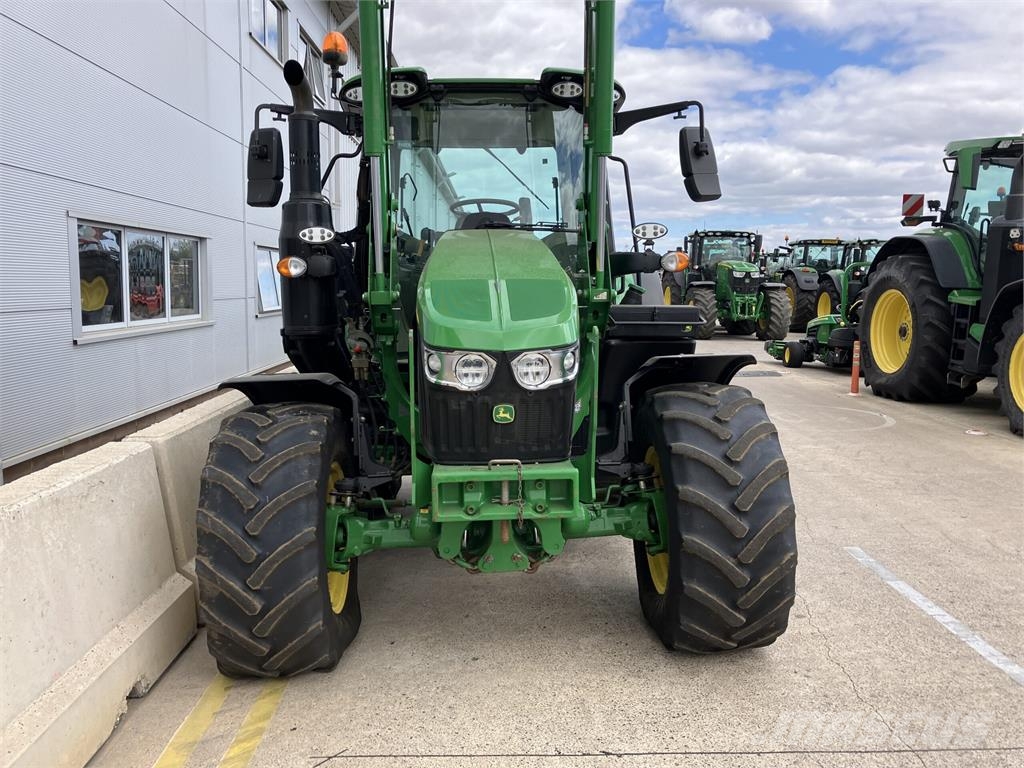 John Deere 6120M الجرارات