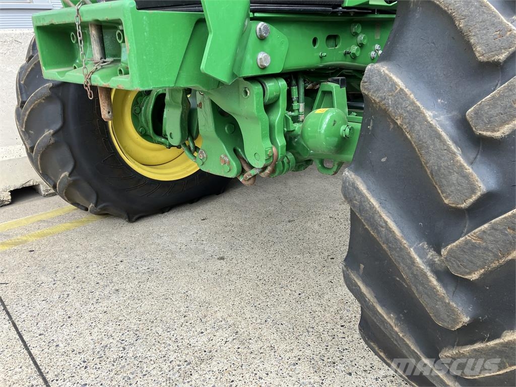 John Deere 6120M الجرارات