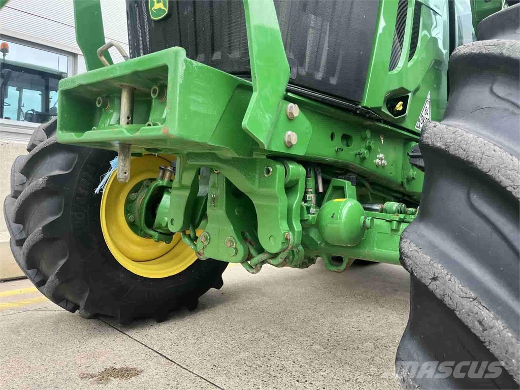 John Deere 6120M Traktoren