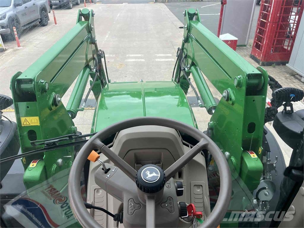 John Deere 6120M Traktoren