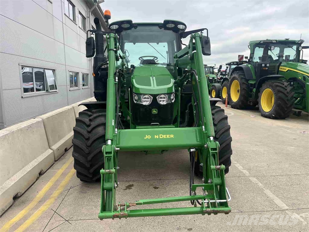 John Deere 6120M Traktoren