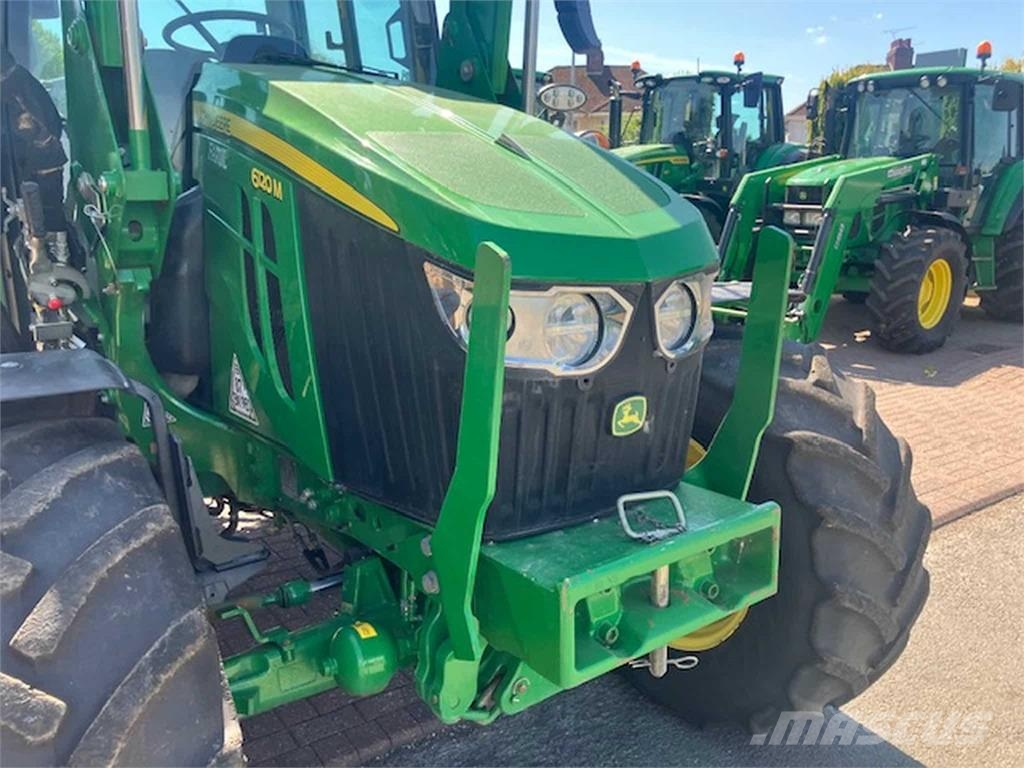 John Deere 6120M الجرارات