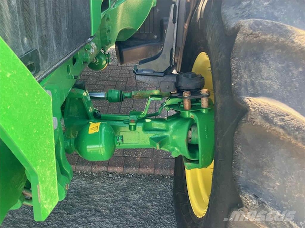 John Deere 6120M الجرارات