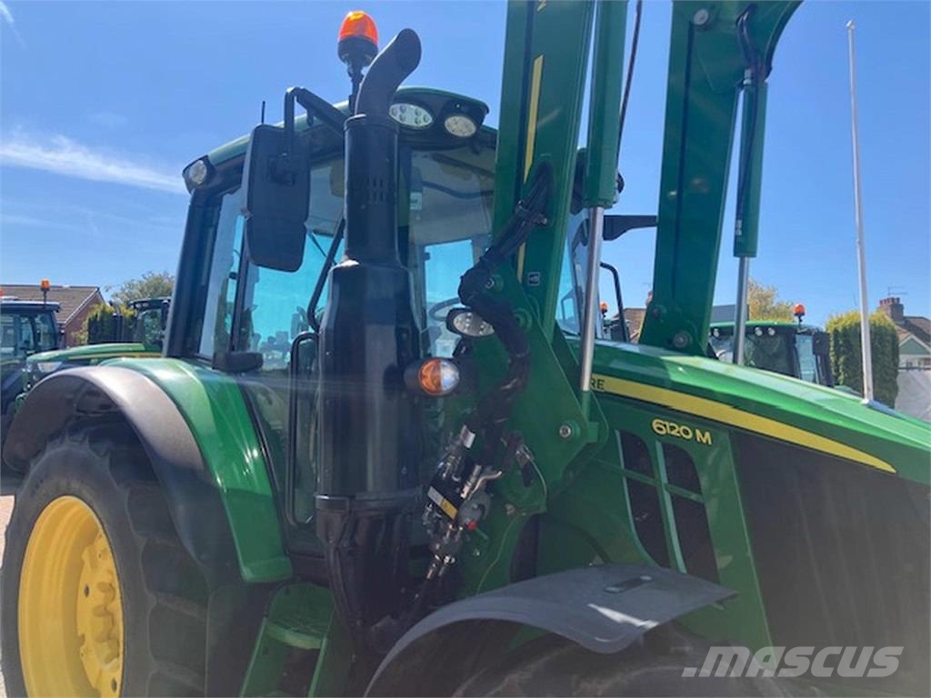 John Deere 6120M الجرارات