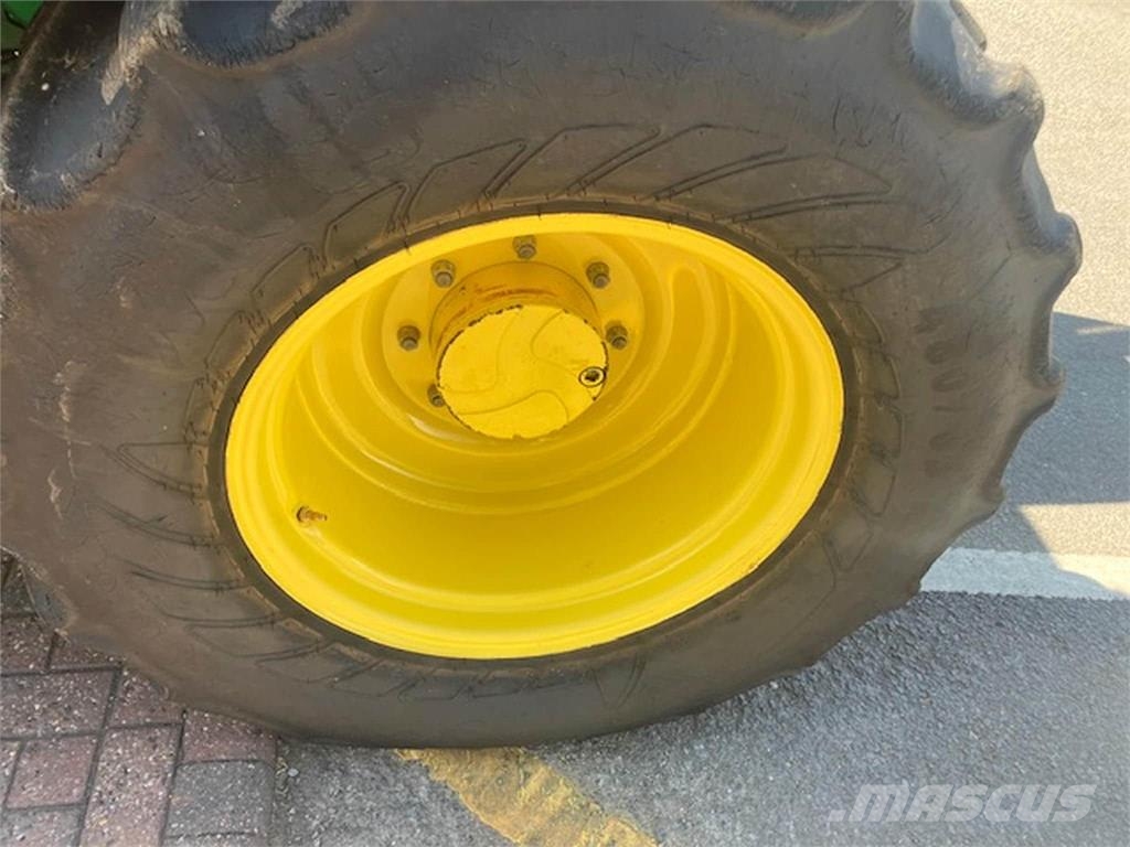 John Deere 6120M الجرارات