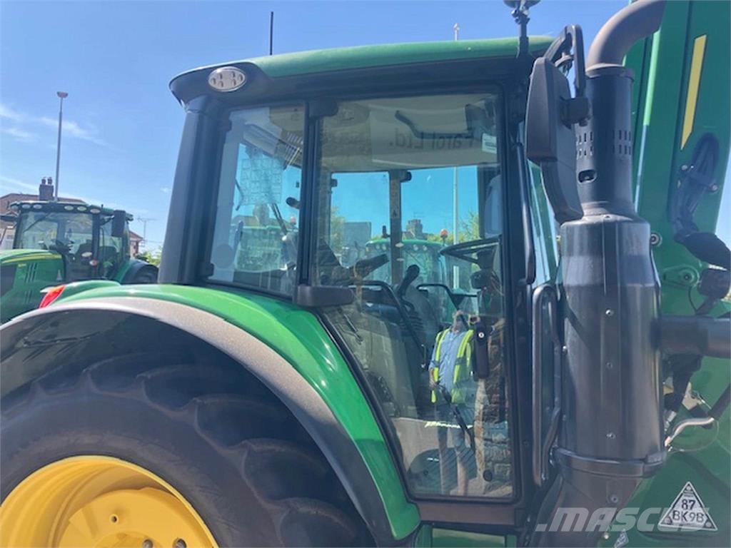 John Deere 6120M الجرارات