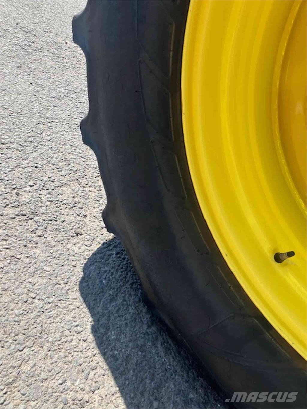 John Deere 6120M الجرارات